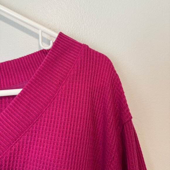 St Johns Bay Womens Fuchsia Waffle Knit V-Neck Pullover Long Sleeve Top 2X - Picture 2 of 5
